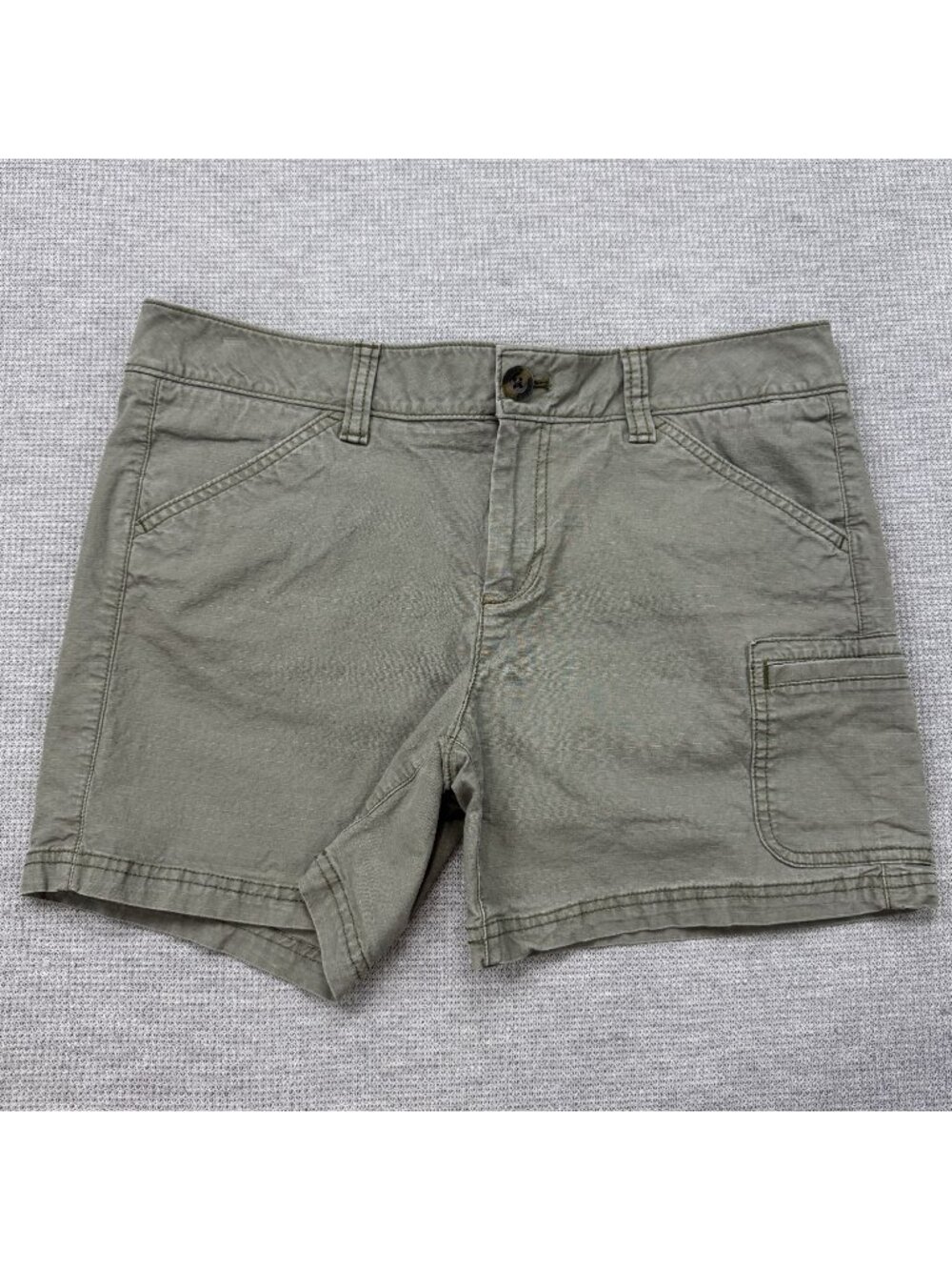 Eddie Bauer Cargo Shorts Womens Size 8 Green Khaki Pockets Stretch